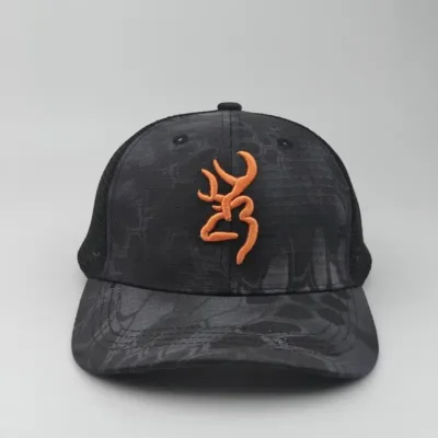 Gorra de camionero personalizada con bordado d negro