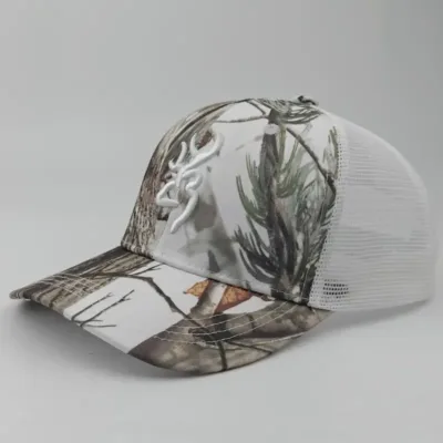 gorra de camo personalizada con bordado d blanco