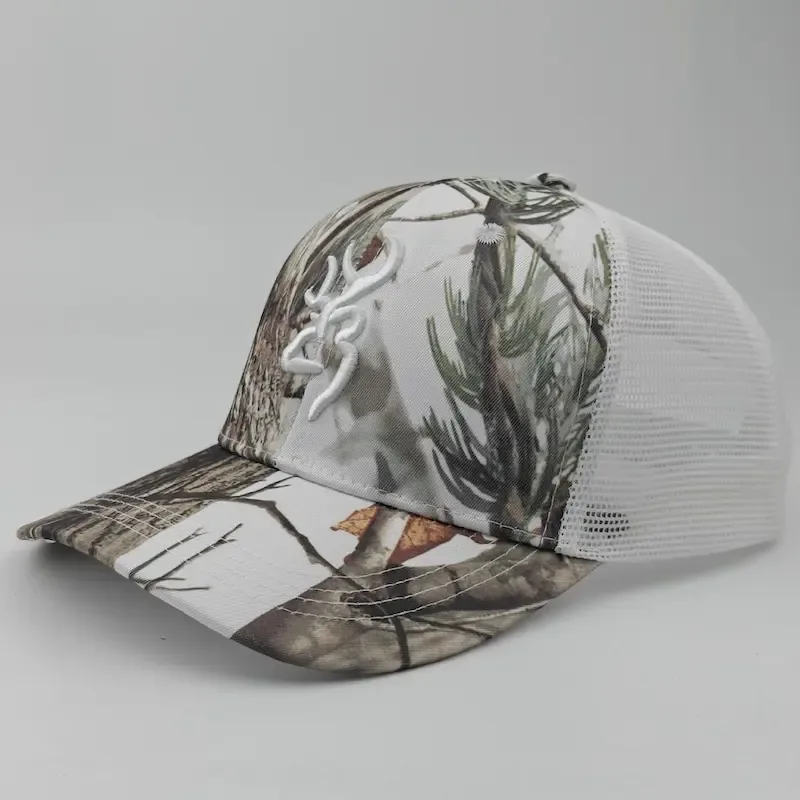 gorra de camo personalizada con bordado d blanco
